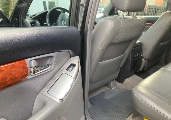 Toyota Land Cruiser cena 102090 przebieg: 320000, rok produkcji 2006 z Łódź małe 497